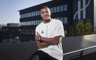 FN电竞快讯-C罗突破后传中助攻队友头球